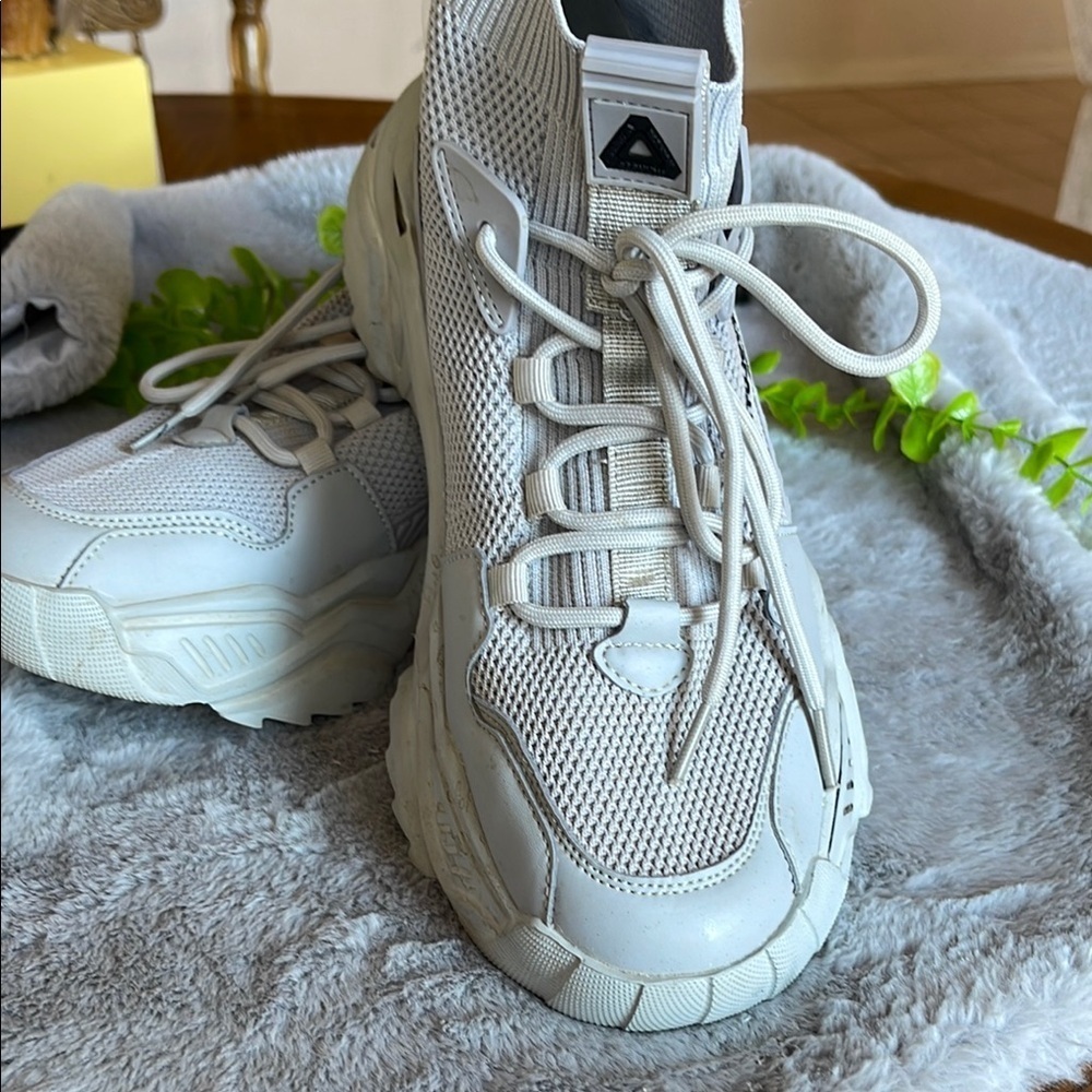 White High-Top Athletic Shoes with Chunky Sole - Picture 6 of 6